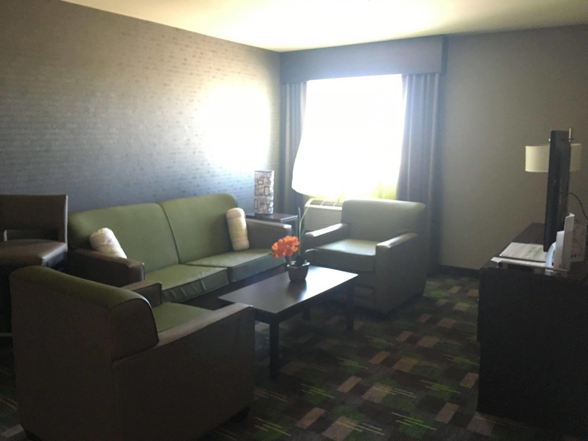 Holiday Inn Express Winnipeg Airport - Polo Park By Ihg Exterior foto
